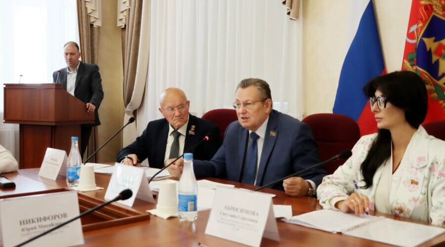 В Брянске состоялось заседание комитета облдумы по образованию, науке, культуры и СМИ