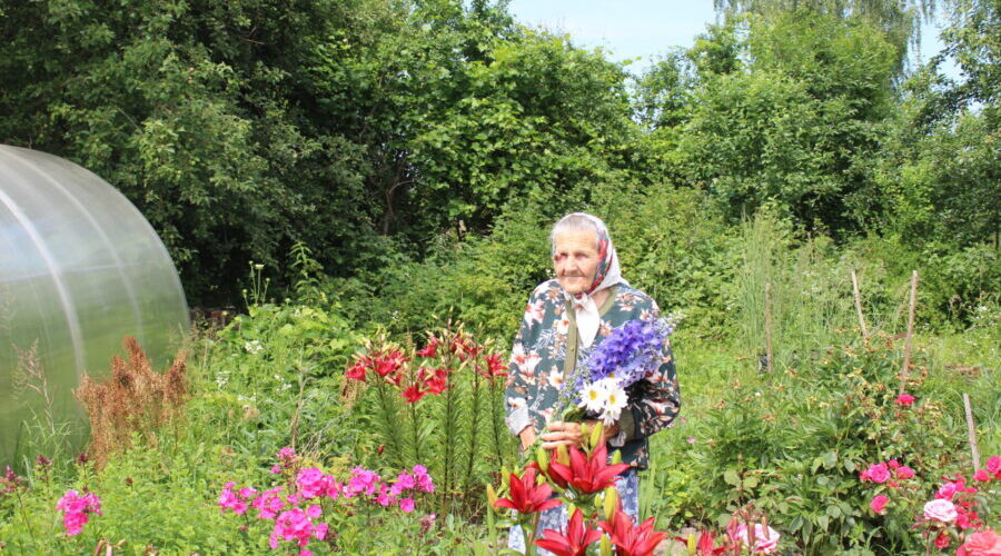 В Жирятинском районе поздравили Ольгу Ярославцеву с 96-летним днём рождения