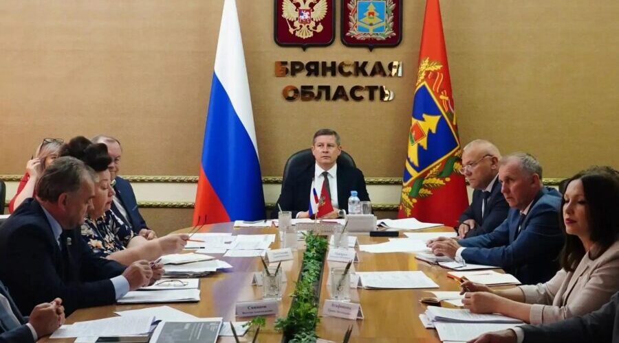 Егор Ковальчук провел рабочее совещание по ключевым вопросам региона
