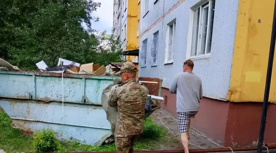 Добровольцы «БАРС-Брянск» помогают ликвидировать последствия ракетного удара ВСУ по жилому дому