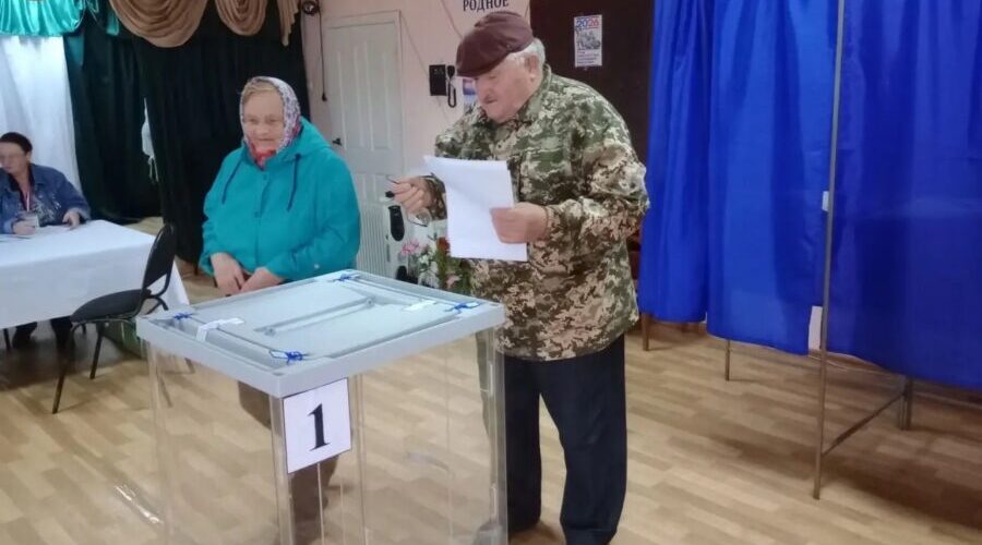 Семейная пара пенсионеров из Жирятинского района пришла на выборы