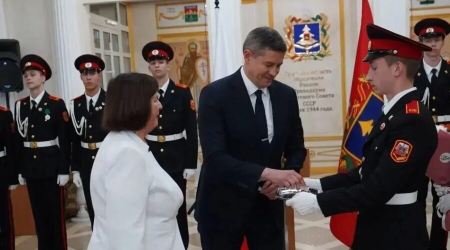 Брянцам передали награды за заслуги перед страной