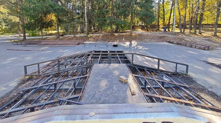 В Брянских парках ремонтируют площадки для катания на скейтах